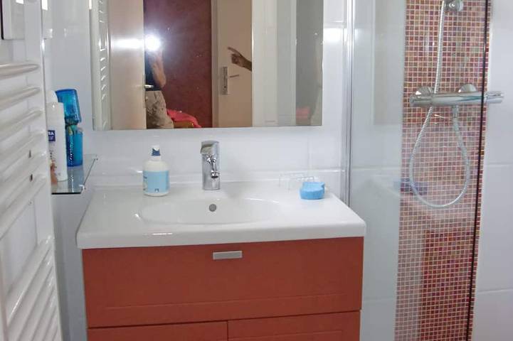 Location de vacances pour 5 personnes, avec piscine ainsi que jardin et balcon dans Plage de la Govelle - 4