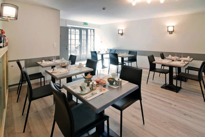 Hôtel pour 2 personnes, avec terrasse et jardin, animaux acceptés à Orcival (Puy-de-Dôme) - 4