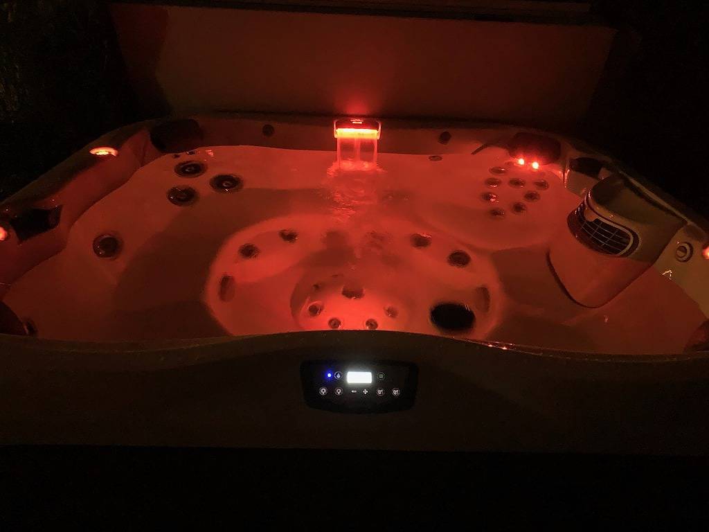 Glamorous Camping - Hot Tub - Gotl - Sunset Vacation Rentals in Geneva-on-the-Lake, Ashtabula County