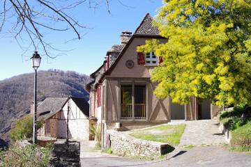 Gîte pour 4 personnes, avec terrasse dans Conques-en-Rouergue