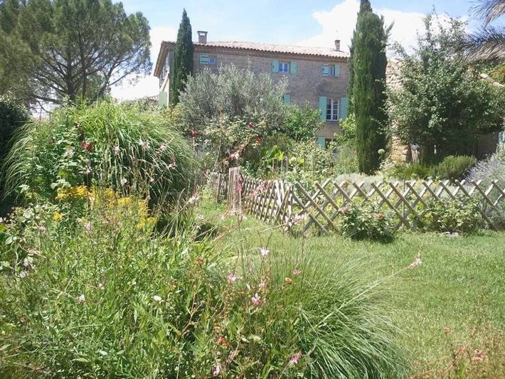 Chambre d’hôte pour 3 personnes, avec Terrasse et Jacuzzi ainsi que Jardin et Piscine