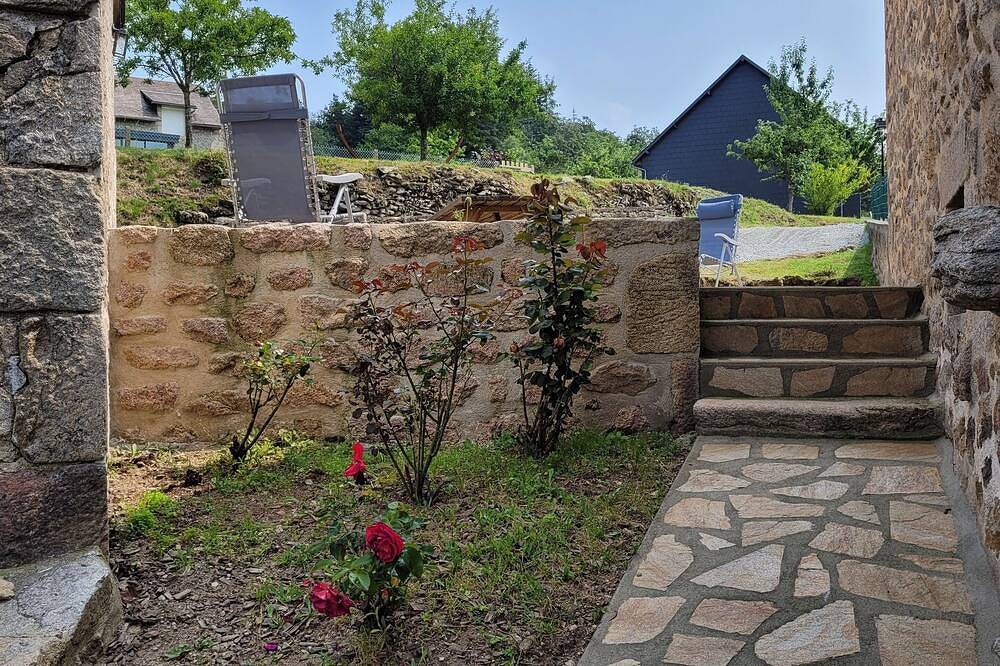 Maison avec terrasse sur le plateau de Millevaches in Pérols-sur-Vézère, Région d'Ussel