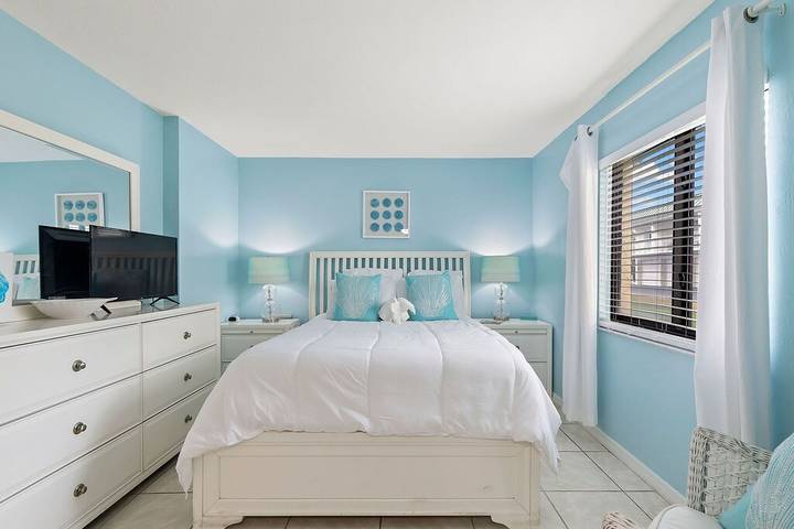 Vacation rental for 4 people, with balcony and hot tub as well as pool in Daytona Beach Shores