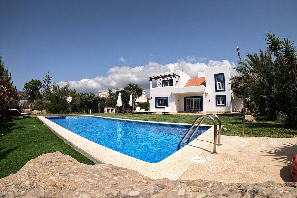 House with pool and garden ideal for families in Sant Jordi de ses Salines, Sant Josep de sa Talaia