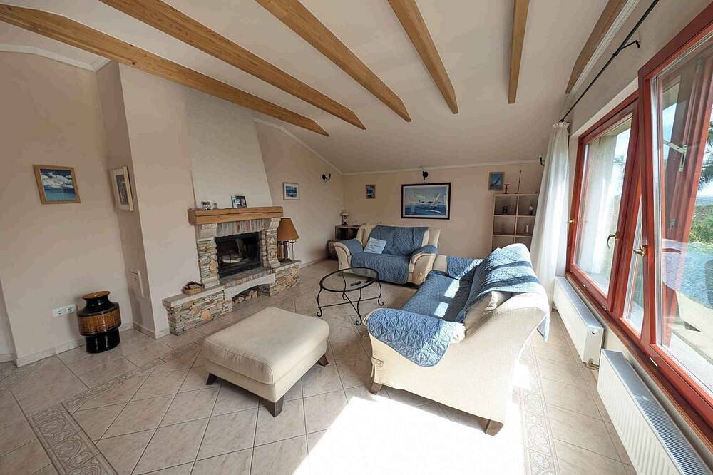 Ferienhaus mit Pool und Ausblick zum Balaton für Familien in Balatonalmadi, Plattensee nordufer