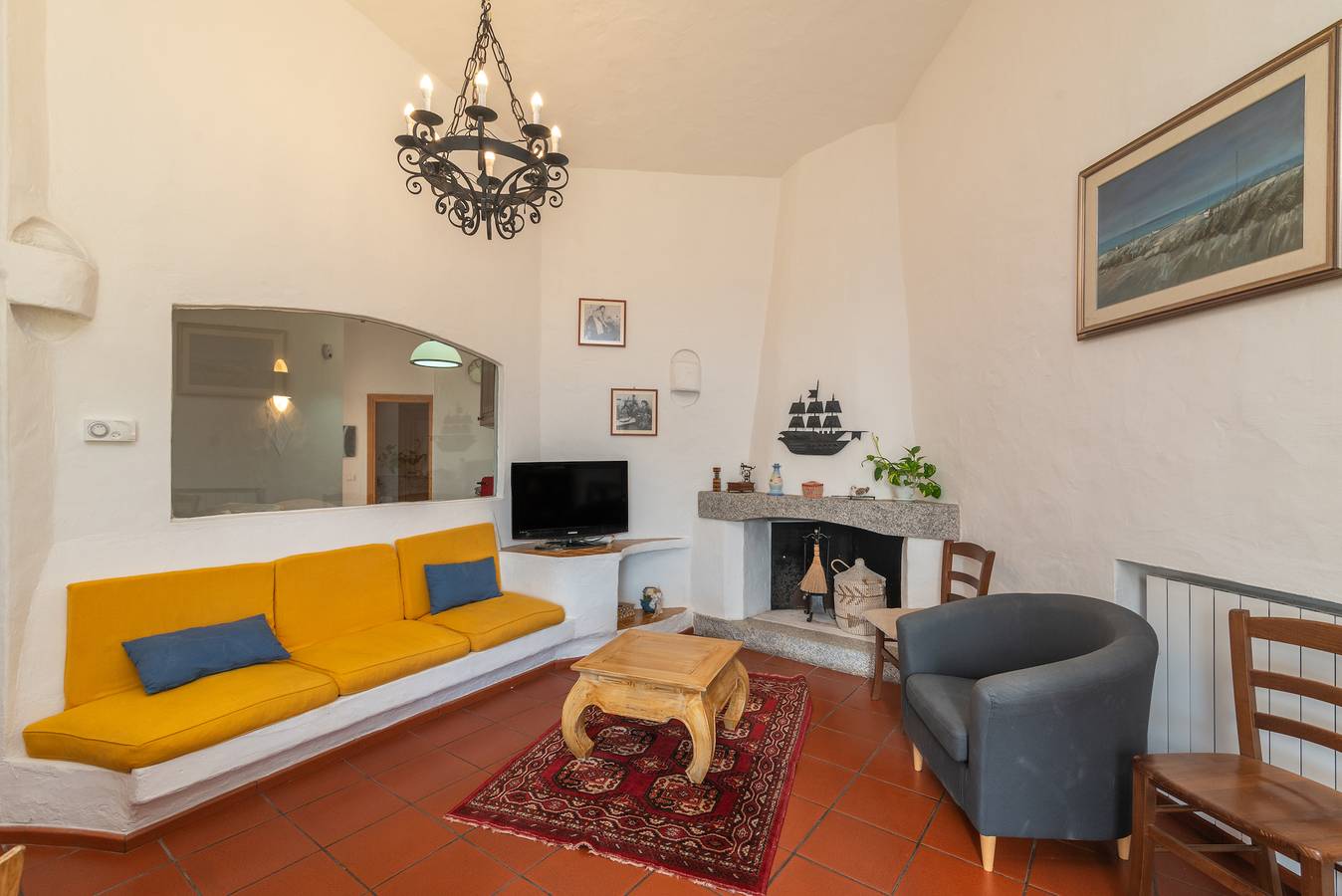Villa 'Rosi Ruj' con vista mare, terrazza privata e Wi-Fi in Cannigione, Arzachena