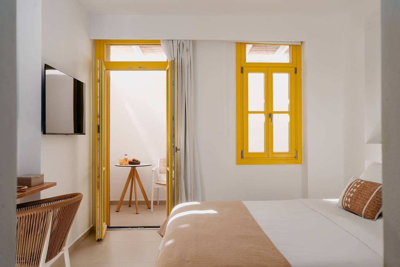 Entire apartment, Deluxe Suite with Private Pool in Kimolos