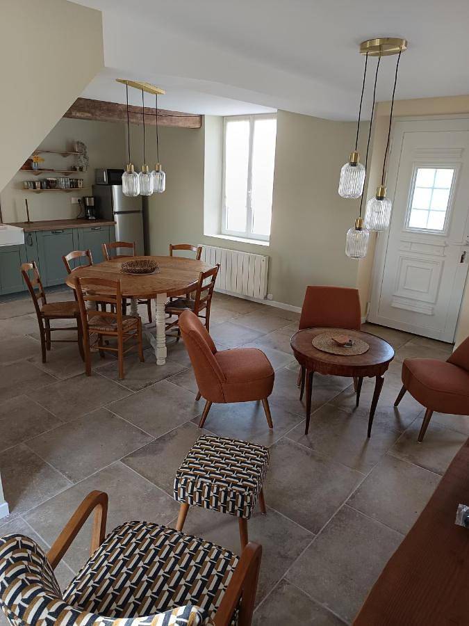 Location de vacances pour 7 personnes, avec jardin et terrasse, animaux acceptés à Favières - 2