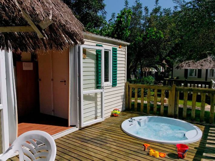 Camping para 6 personas, con terraza y piscina en Montroig