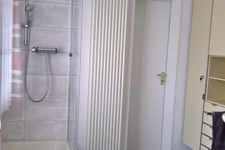 Appartement entier, Appartement 2 pièces moderne, 1er Étage séparé dans une maison familiale, proche de la ville in Lunebourg, Nordheide