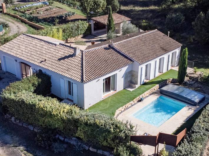 Location de vacances pour 6 personnes, avec jardin à Saint-Antonin-du-Var