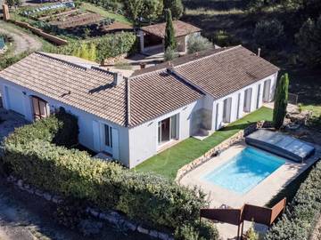 Location de vacances pour 6 personnes, avec jardin à Saint-Antonin-du-Var