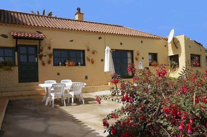 Cottage for 5 people, with terrace and garden - 1