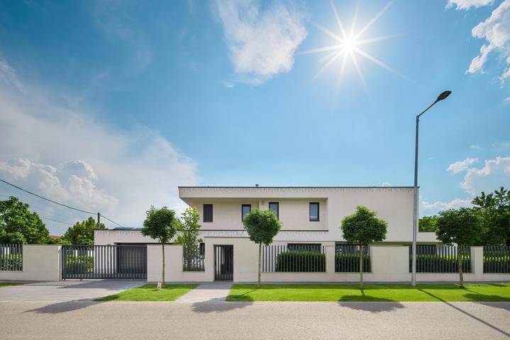 Villa pour 6 personnes, avec piscine et bassin pour enfant ainsi que jacuzzi et jardin à Budapest - 3