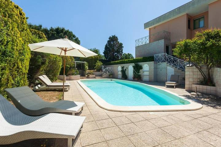 Villa per 6 persone, con giardino e terrazza nonché piscina a Capoterra