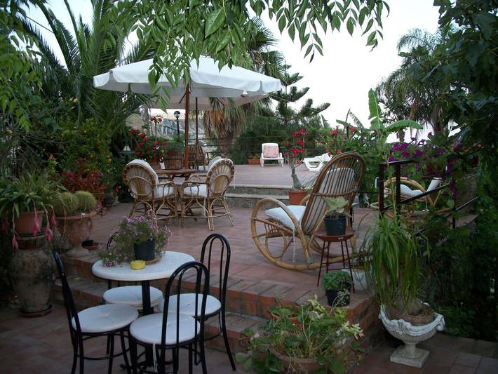 Holiday apartment for 2 people, with garden in Taormina