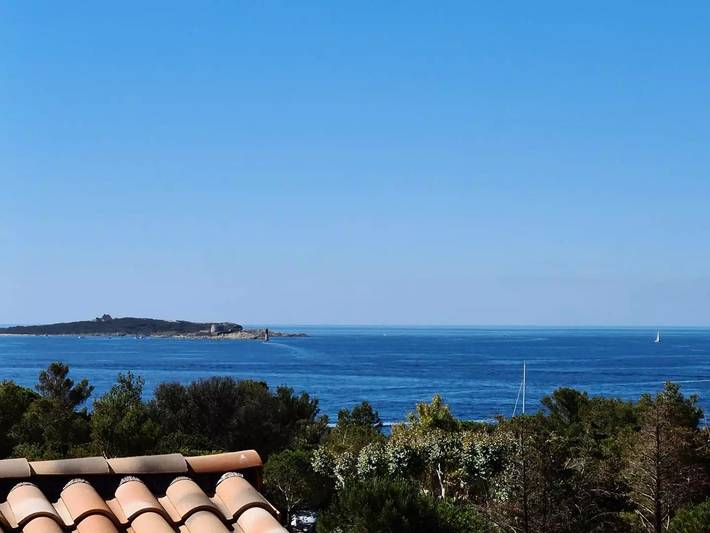 Gîte pour 4 personnes, avec Piscine dans Plage Du Pradeau