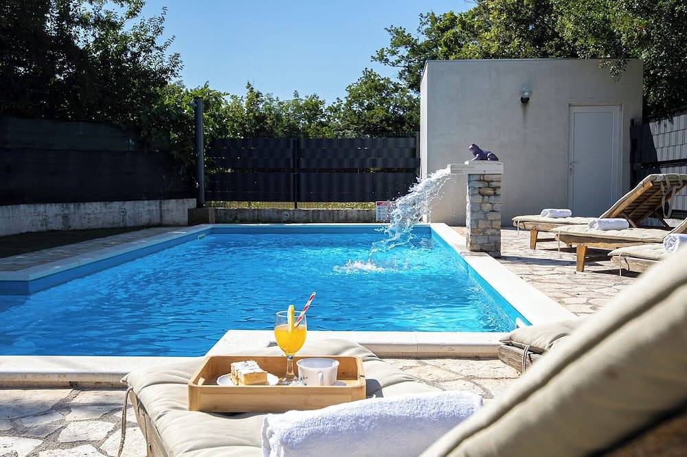 House Runjic w. pool, large garden and playground in Split-Dalmatien