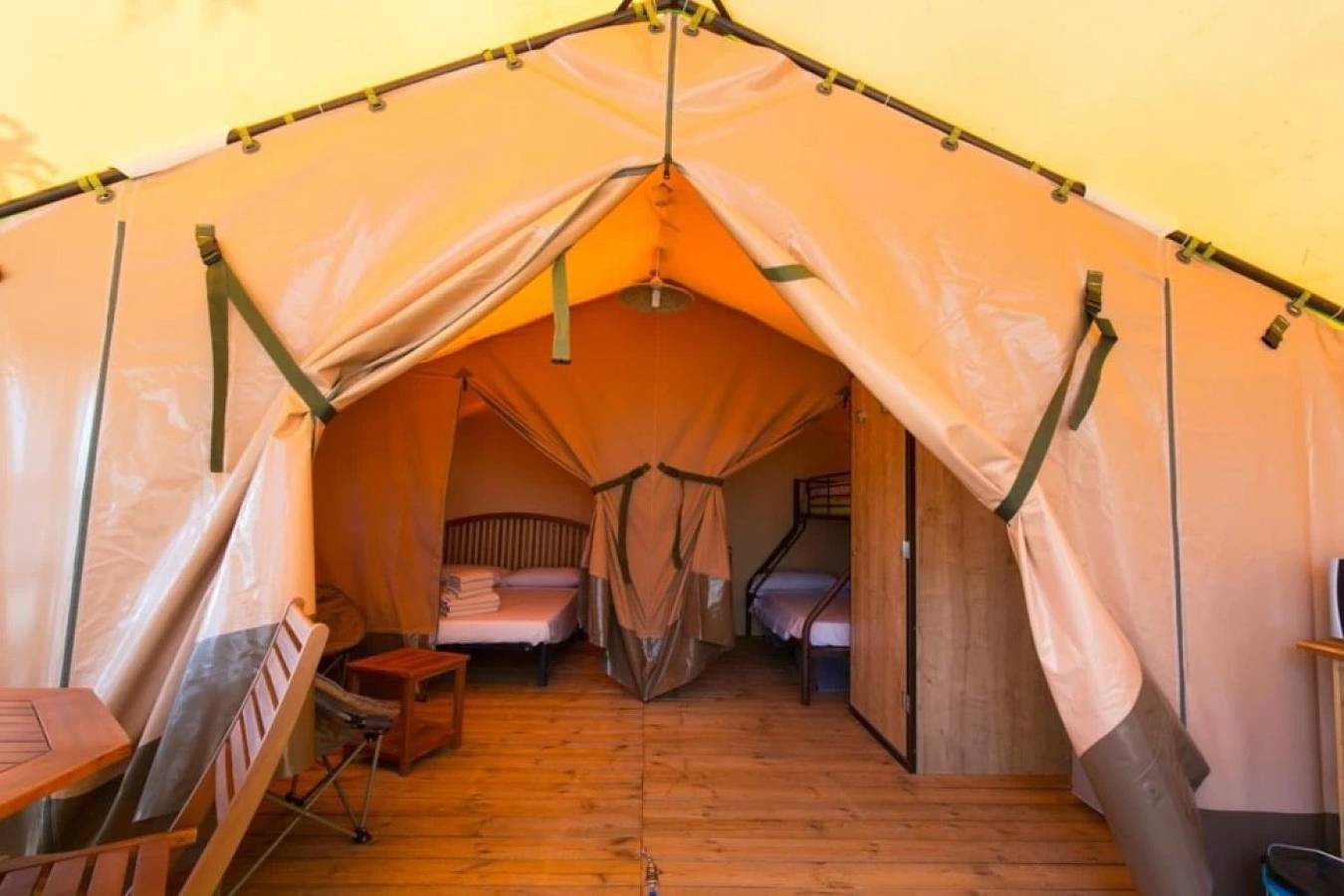 Zecamping 3 étoiles animé 200m plage piscine locatif Tv Bbq 30m2 in Calella, Costa del Maresme