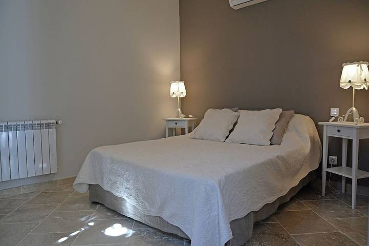 Farmhouse in Carpentras with Pool in Carpentras, Vaucluse