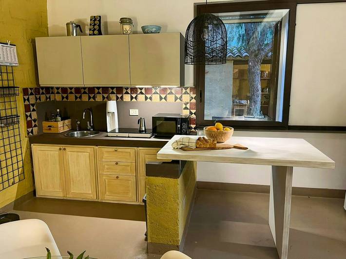 Villa con Cucina Esterna e Giardino Mediterraneo in Favignana città, Favignana