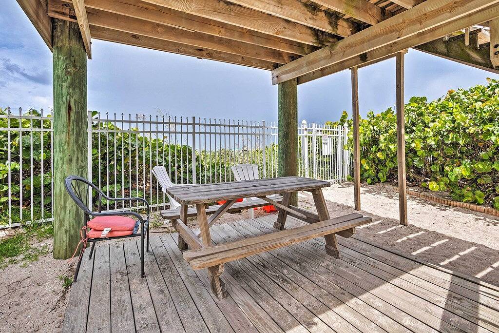 Jensen Beach Home: Walk to Beach Access! in Hutchinson Island