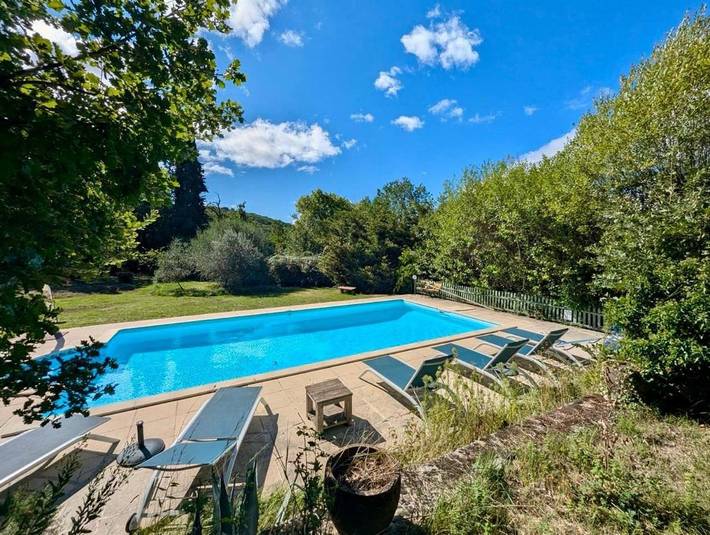 Location de vacances pour 9 personnes, avec Terrasse et Jardin ainsi que Piscine et Vue à Fozières