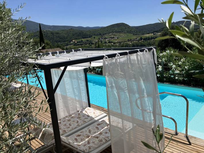 Gîte pour 2 personnes, avec jardin ainsi que terrasse et piscine à Mollans-sur-Ouvèze