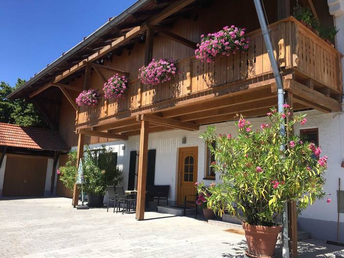 Ferienwohnung für 4 Personen, mit Garten und Balkon sowie Ausblick, kinderfreundlich in Oberbayern - 2