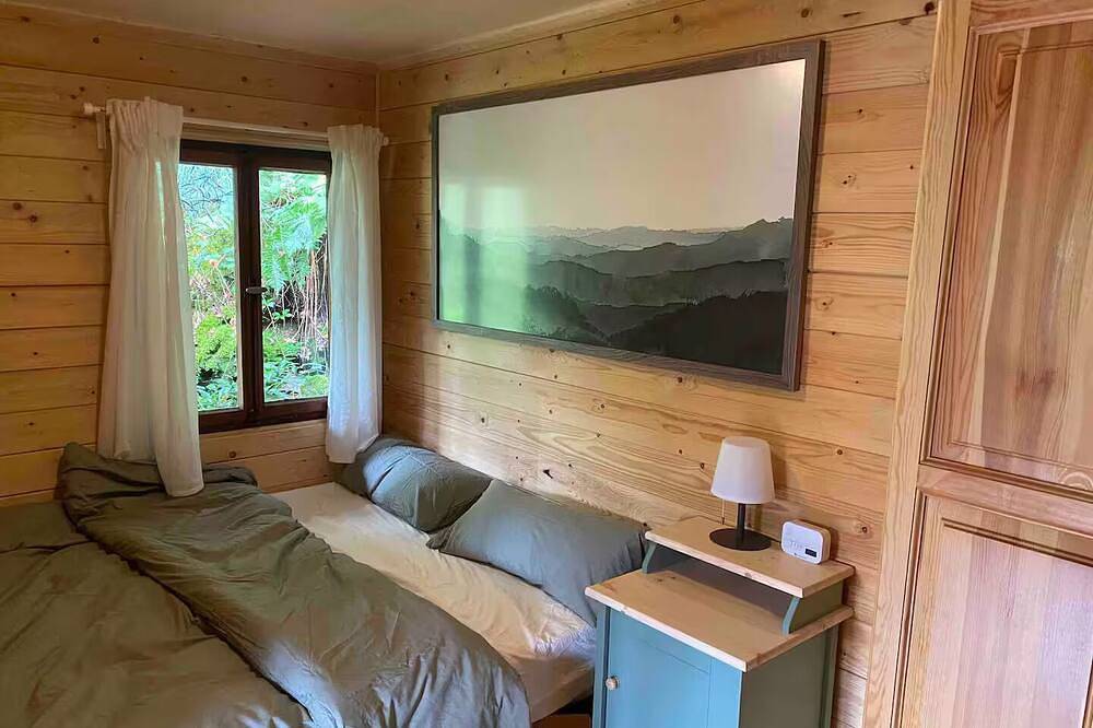 Cozy self-sufficient cottage with wonderful views & fireplace Pets welcome. in Dausenau, Lahn-Taunus