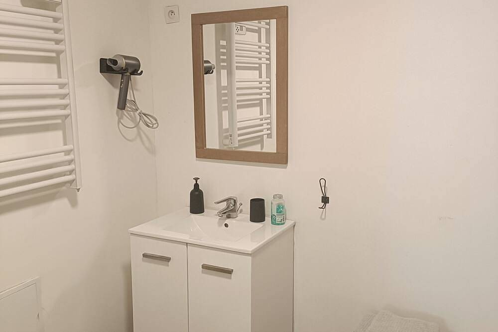 Entire apartment, Studio des soyeux in Jujurieux, Nantua