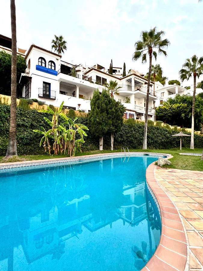 Ferienhaus für 4 Personen, mit Terrasse und Kinderpool sowie Pool und Ausblick, mit Haustier