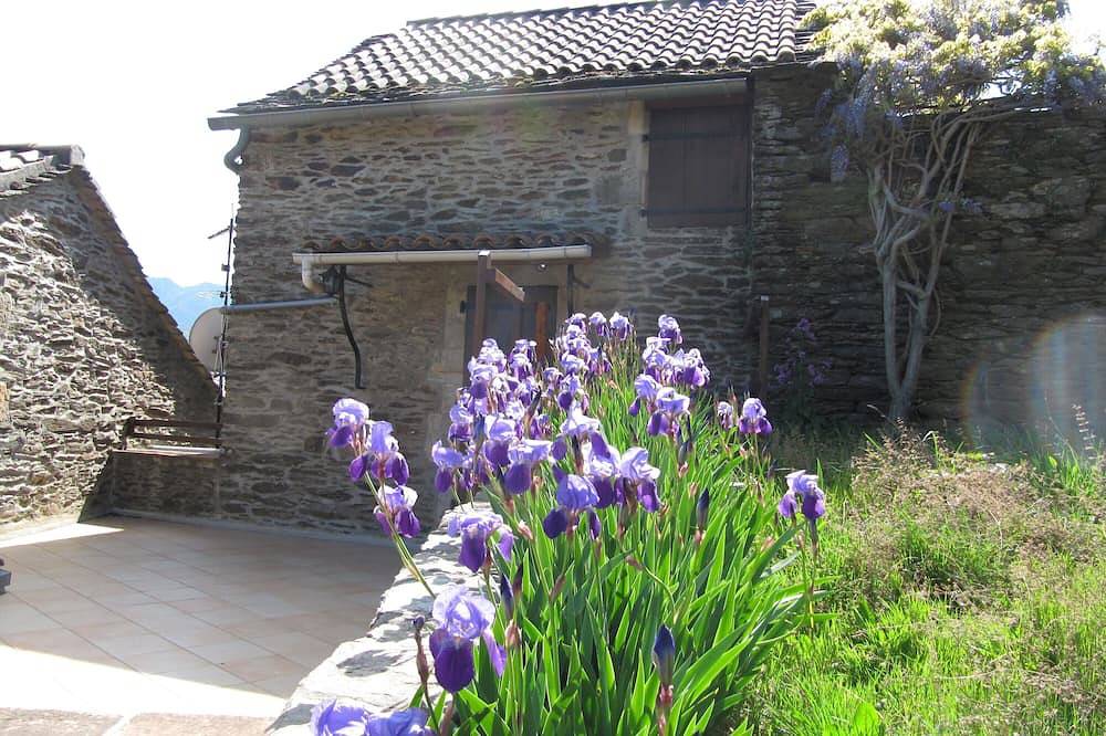 Gîte pour 2 personnes proche de Les Vans, au départ de sentiers de randonnées in Malarce-sur-la-Thines, Parc naturel régional des Monts d'Ardèche