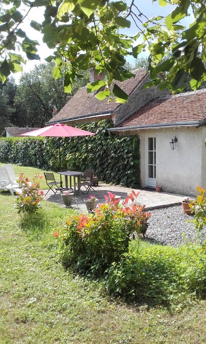 Location de vacances pour 2 personnes, avec Terrasse ainsi que Jardin et Vue à Truyes
