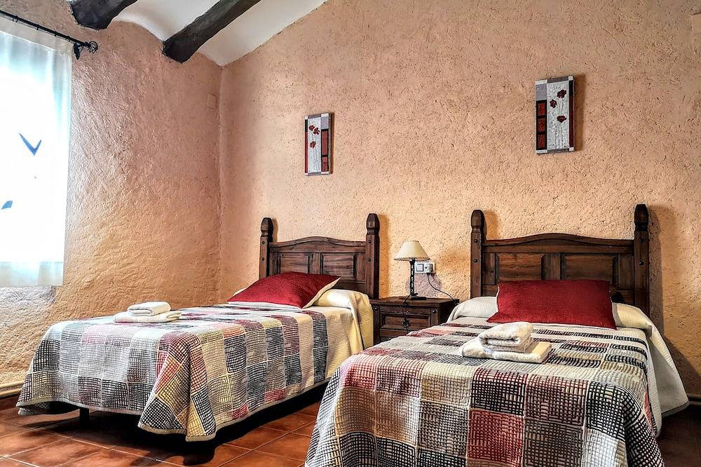 Auténtica casa de campo con jardín in Cella, Provincia de Teruel