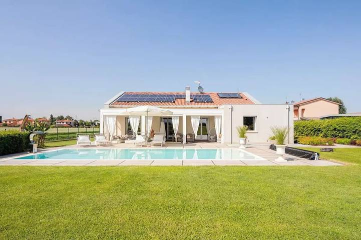 Villa für 4 Personen, mit Terrasse und Whirlpool sowie Garten - 1