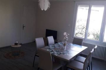 Gîte pour 8 personnes, avec jardin et terrasse à Champagnole