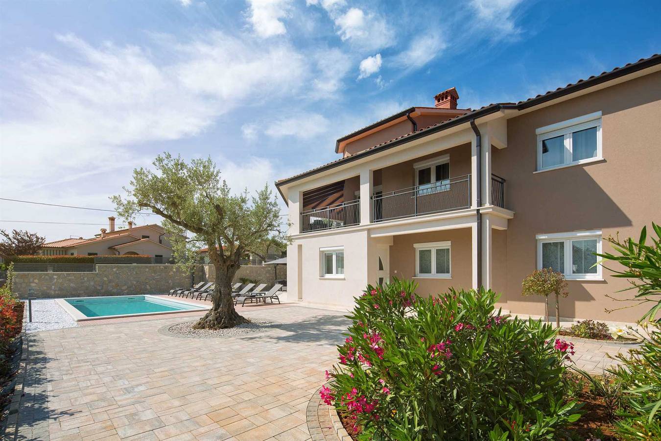 Apartamento entero, Apartamento de vacaciones para 12 personas con piscina in Presika, Costa Este de Istria