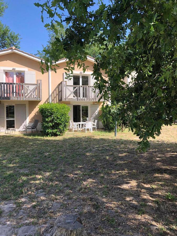 Appartement de vacances pour 3 personnes, avec jardin ainsi que piscine et terrasse
