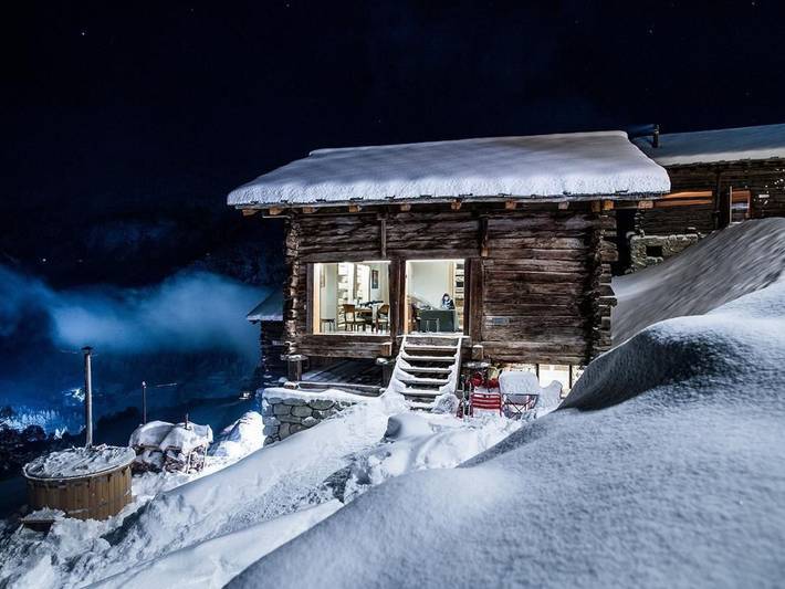 Ferienhaus für 12 Personen, mit Balkon und Whirlpool sowie Terrasse und Ausblick in Matterhorn