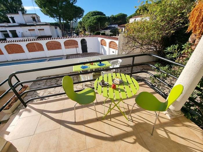 Vakantiehuis voor 8 personen, met balkon/terras en zwembad - 1