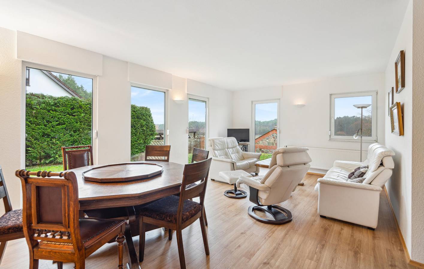 Gemütliche Wohnung am Wasser mit Terrasse und Parkplatz in Schenkendöbern, Cottbus und Umgebung