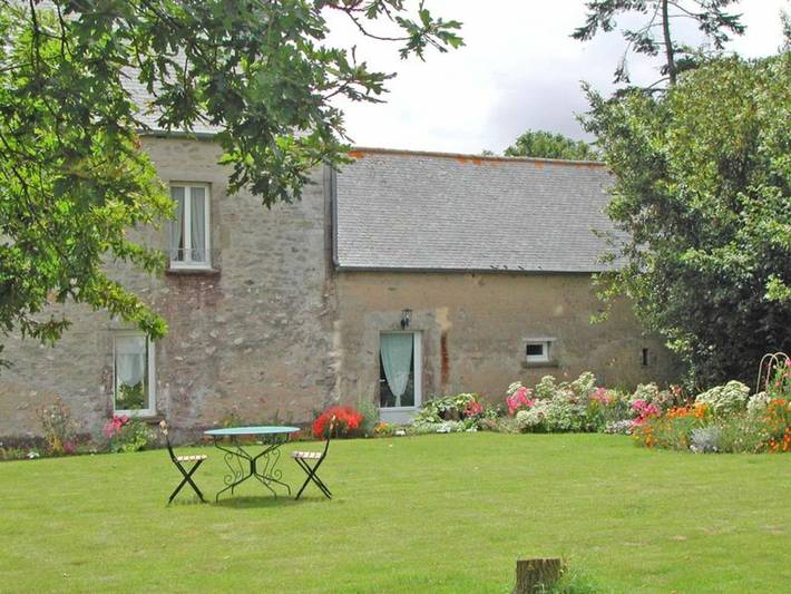 Gîte pour 4 personnes, avec jardin à Montaigu-la-Brisette