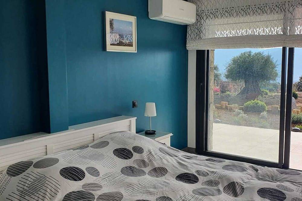 Appartement entier, Bas de villa vue mer avec jardin, 5 minutes de la plage in Corbara, Région de Calvi