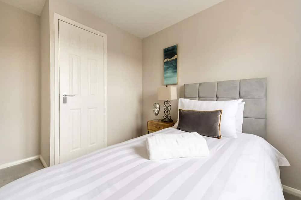 Virginia Water Family Getaway in Thorpe Park, Surrey