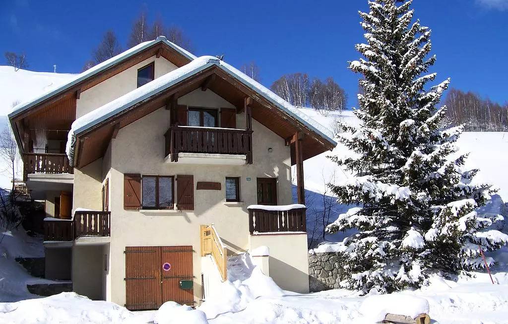 Chalet for 16 People in Mont-de-Lans, Écrins National Park