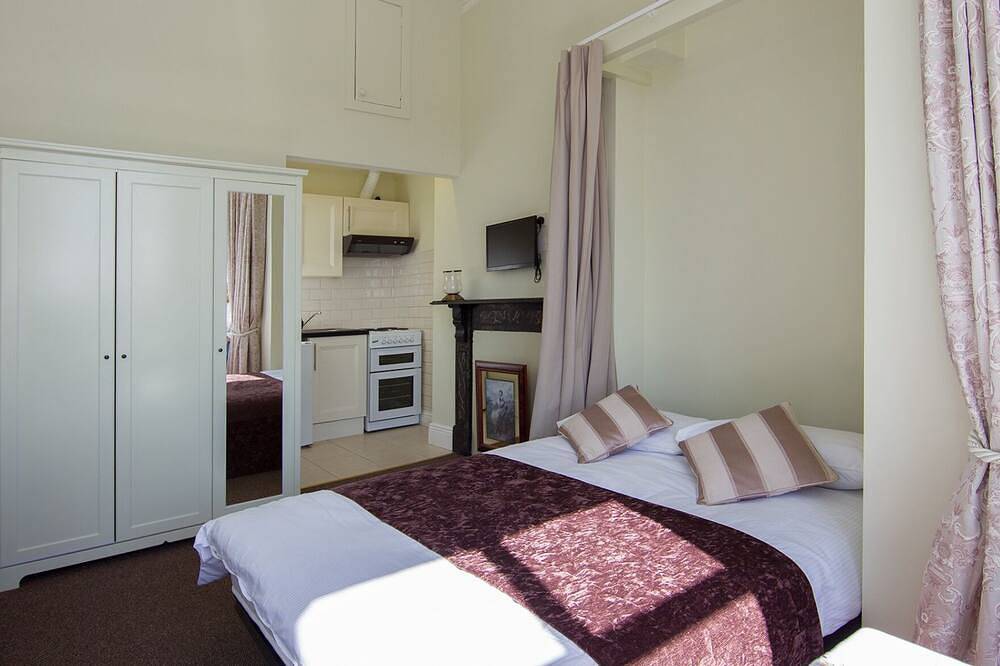 Hel lägenhet, Studio with a view over Dublin, walking distance to city & Dublin Zoo 10 min in Dublin, Dublin (grevskap)