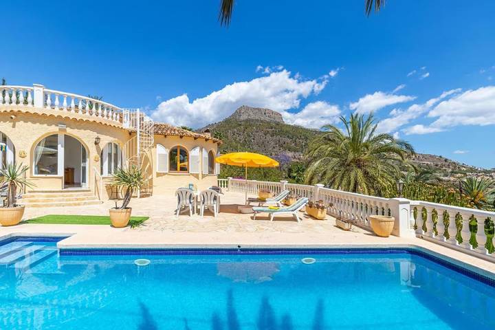Villa pour 6 personnes, avec Balcon et Terrasse ainsi que Jardin et Piscine à Calpe