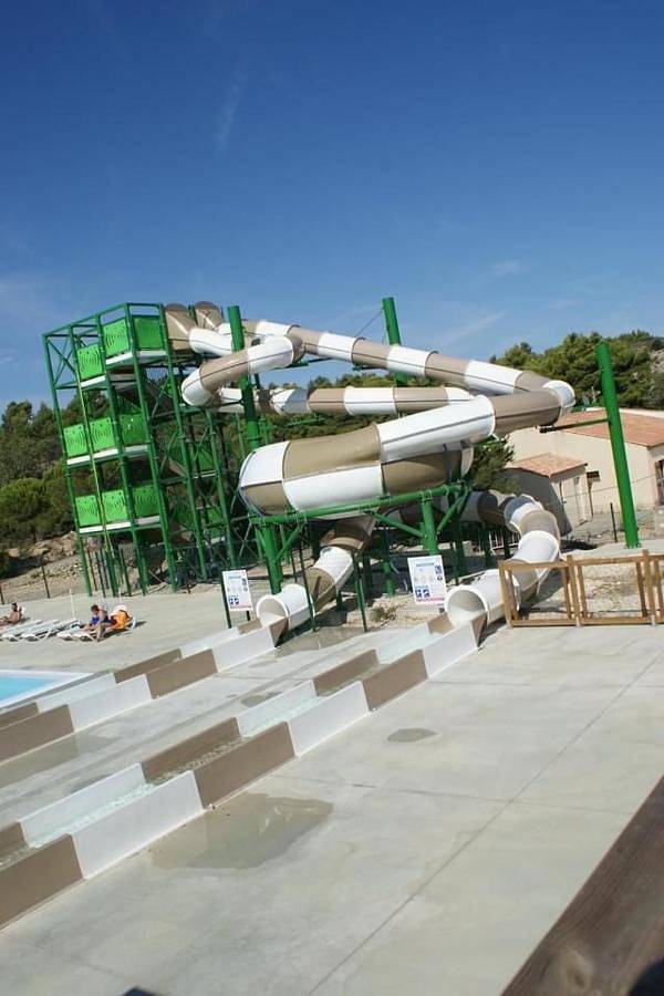 Camping pour 6 personnes, avec terrasse et piscine à Narbonne - 4