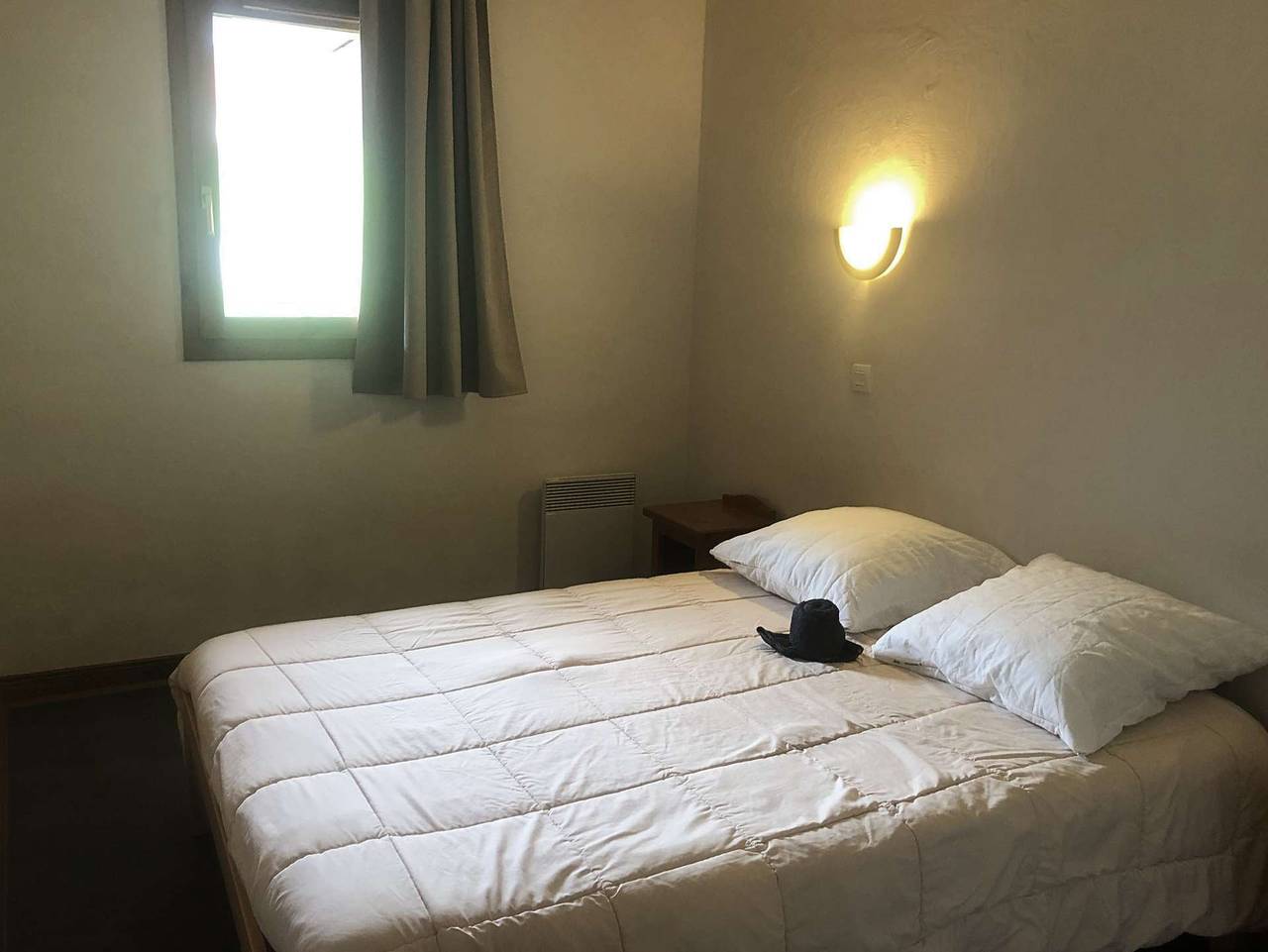Entire holiday apartment, L'Athamante 7 - 2 room apartment, oriented south, close to the slopes, the sledging run and the shops in Valmorel, Les Avanchers-Valmorel